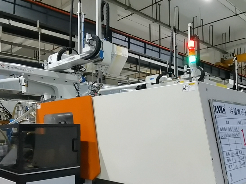 火狐机械手铜套埋取自动化